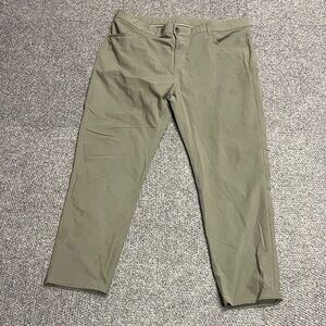 Vuori Men's Green Pants Chinos size 38 athleisure gorpcore casual READ Office